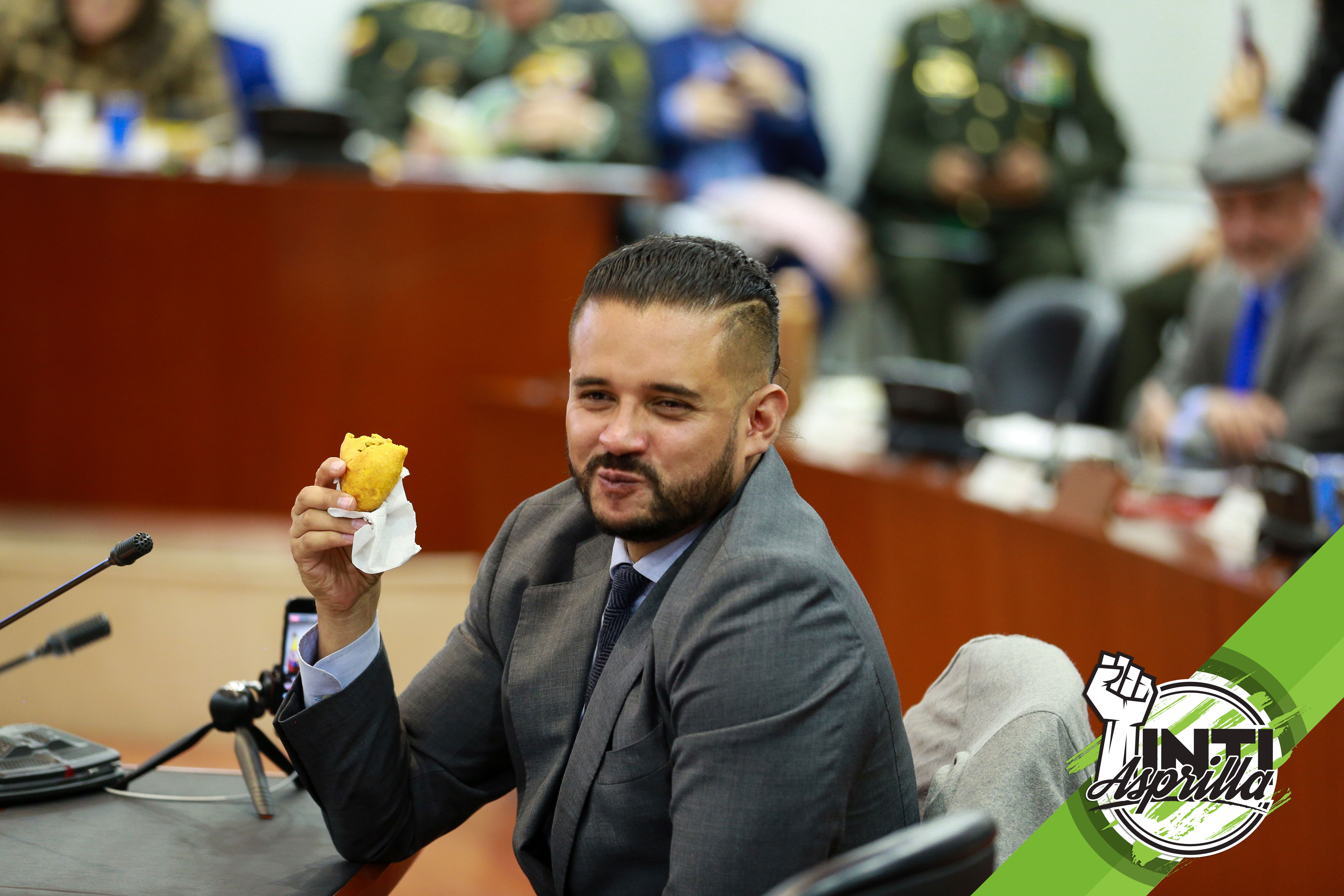 En nuestro debate de Control Político para la evaluación del primer año de la aplicación del Código Policía, dijimos que la norma no se hizo para impedir y sancionar a los ciudadanos por comprar productos a los vendedores informales en el espacio público.